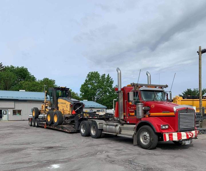 Motor Grader Transport in Montreal